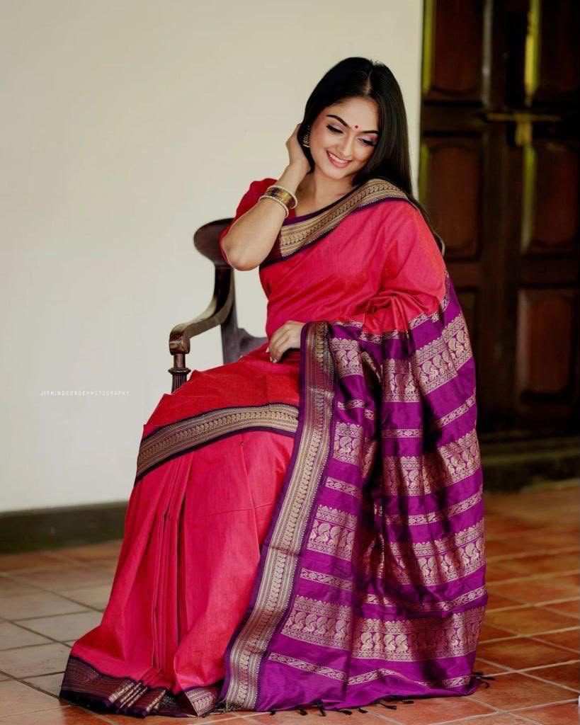 Lichi Silk Saree with Jacquard Weaving & Brocade Blouse