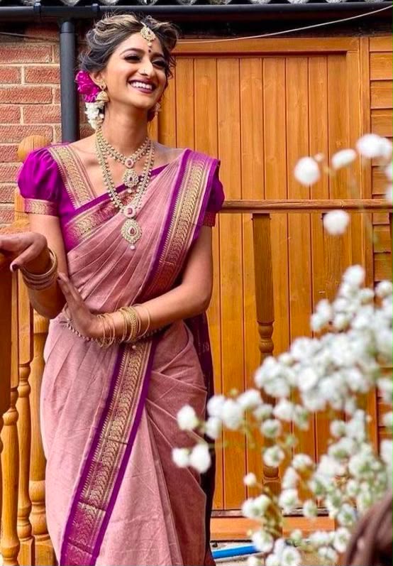 Lichi Silk Saree with Jacquard Weaving & Rich Pallu
