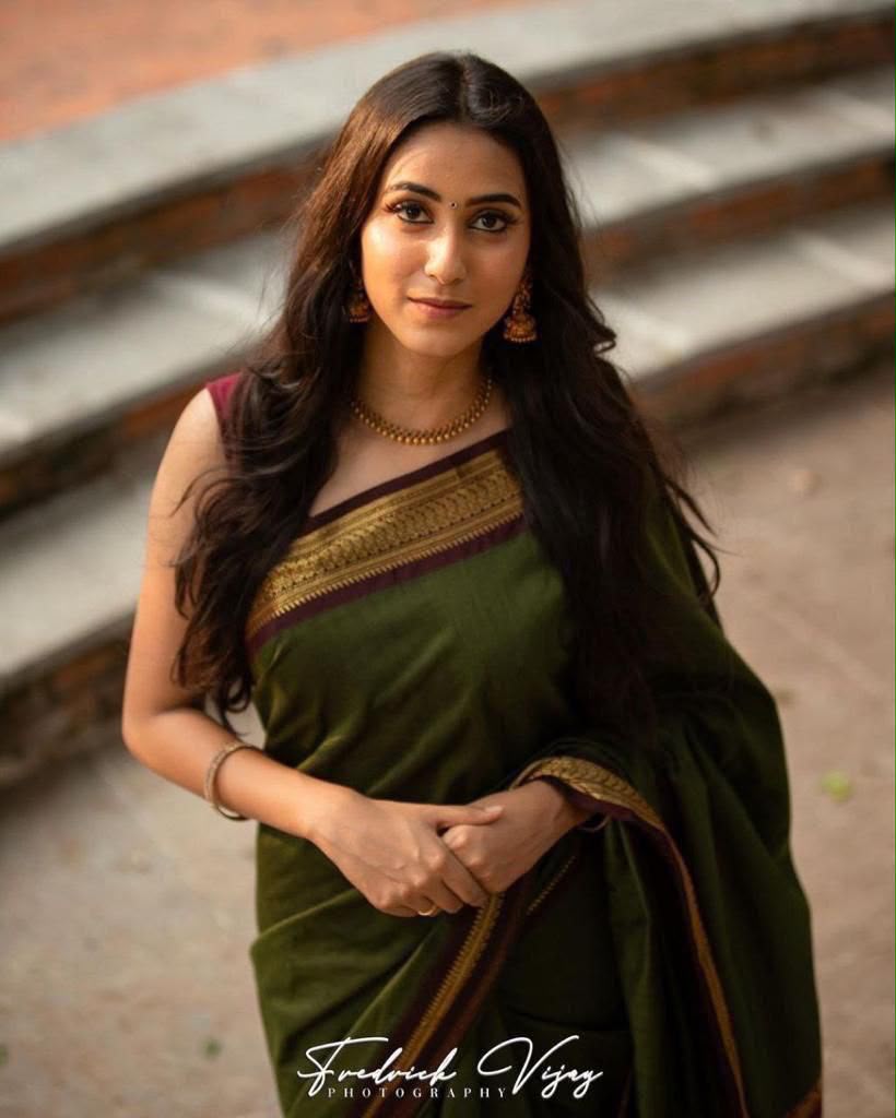 Lichi Silk Saree with Jacquard Weaving & Brocade Blouse