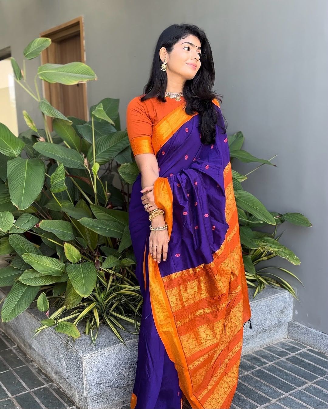 Lichi Silk Saree with Jacquard Weaving & Rich Pallu