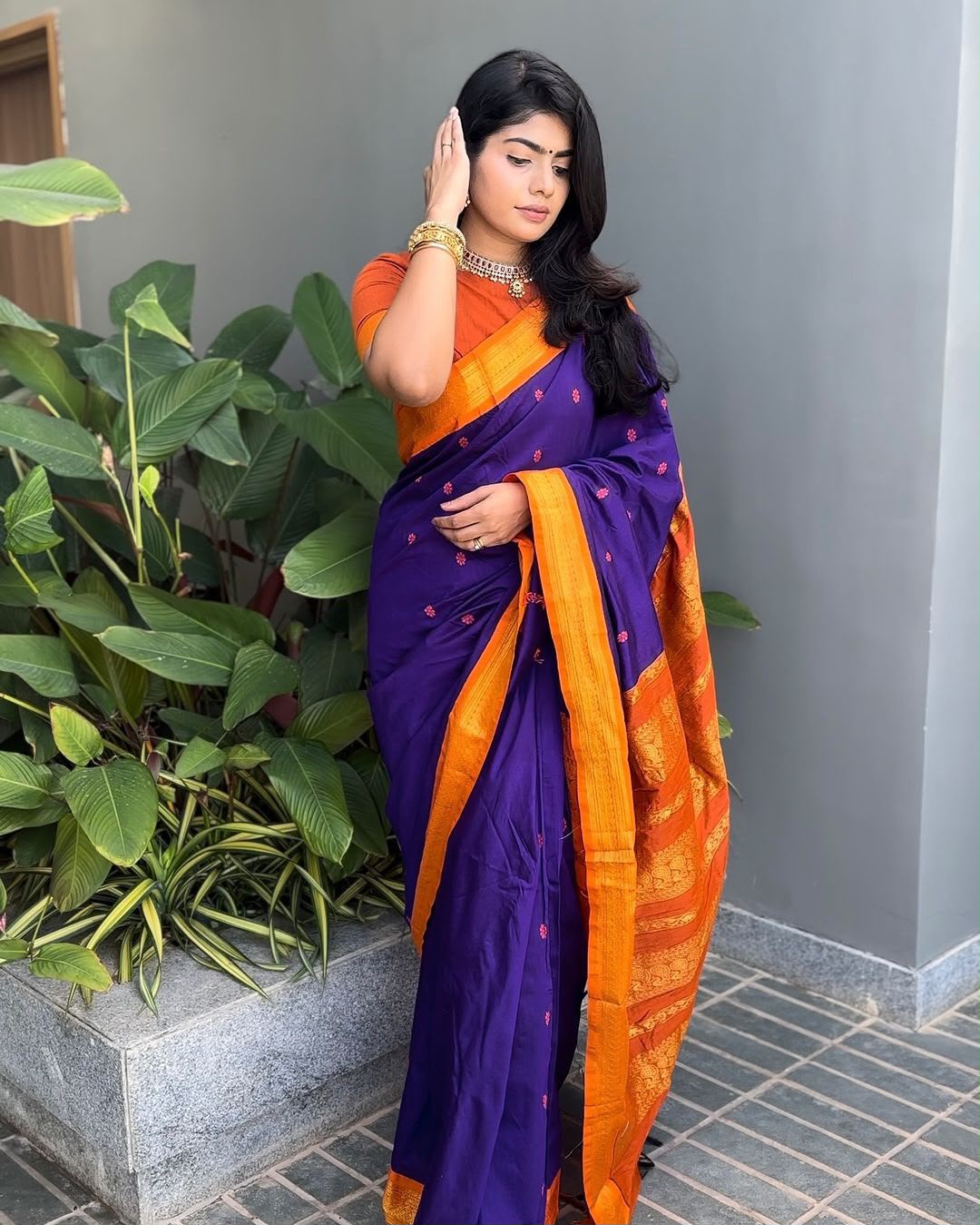 Lichi Silk Saree with Jacquard Weaving & Rich Pallu