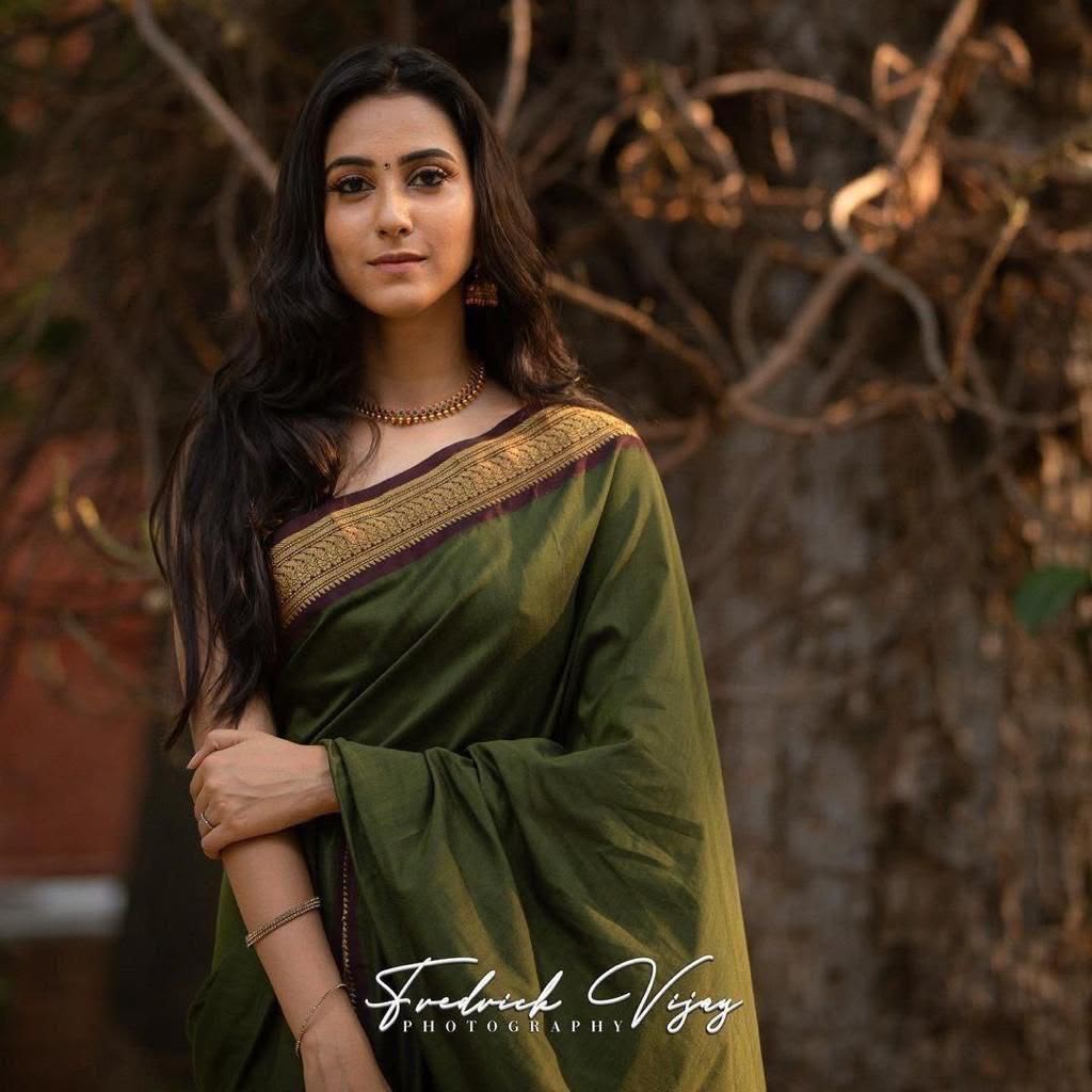 Lichi Silk Saree with Jacquard Weaving & Brocade Blouse