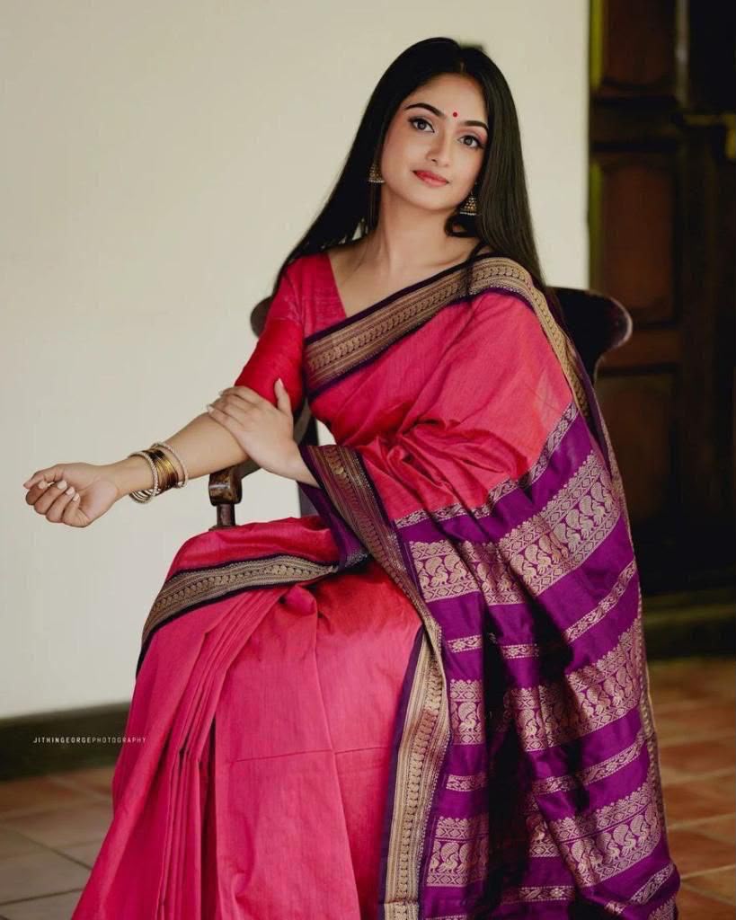 Lichi Silk Saree with Jacquard Weaving & Brocade Blouse